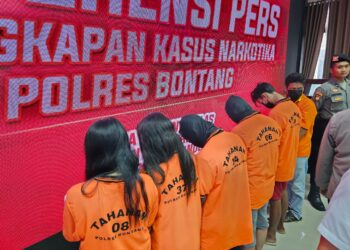 Konferensi Pers Terkait Narkoba, Kapolres Bontang AKBP Alex Frestian Lumban Tobing: Ada Perempuan
