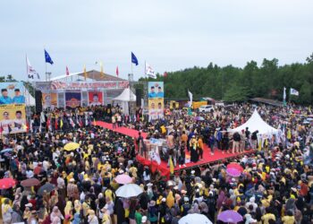 Ribuan Masyarakat Bontang Padati Lapangan Berbas Pantai