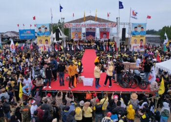 Ribuan Masyarakat Bontang Padati Lapangan Berbas Pantai