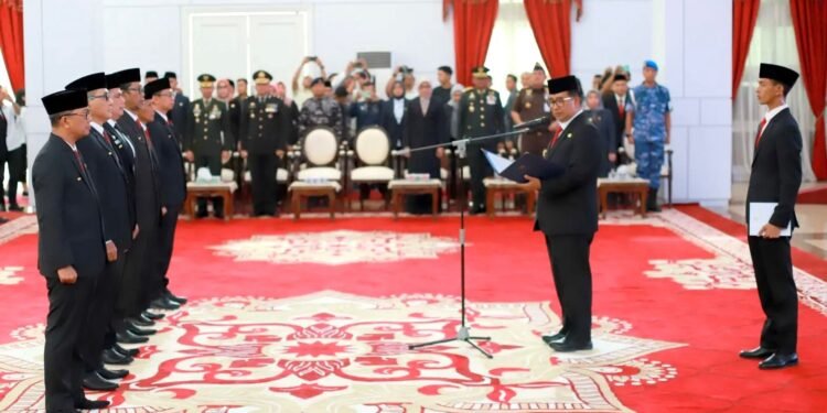 Pj Gubernur Kaltim Akmal Malik Lantik 6 Pjs Kepala Daerah