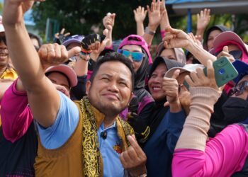 Rusdy Mas'ud bersama emak-emak di Paser