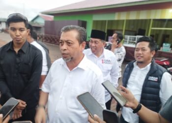 Hadi Mulyadi saat diwawancarai awak media