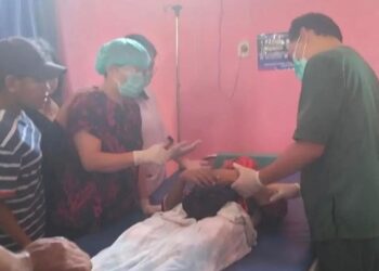 Korban yang dievakuasi (Foto Hadi katakaltim)