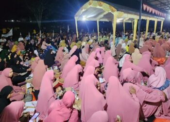 Emak-emak Hadiri Sosialisai Agus Haris dan Seno Aji