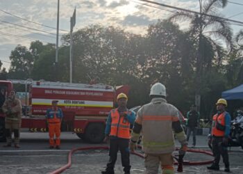 Petugas Damkar cepat padamkan kebakaran di Belimbing