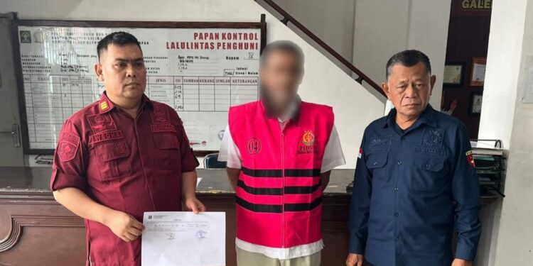 Pengusaha Diserahkan ke Kejari Balikpapan