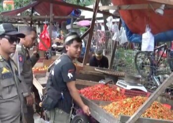 Satpol PP tertibkan ratusan PKL liar di Balikpapan