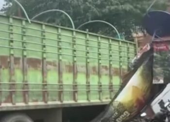 Insiden Truk menabrak di simpang raya, Barong Tongkok (Foto Ist)