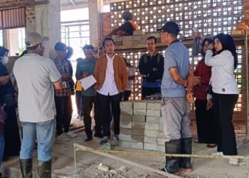 Komisi A Sidak Proyek Pembagunan SDN 002 Bontang (Foto Put)