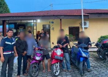 Lima remaja yang diamankan Polsek Bontang Utara (Foto Ayb)