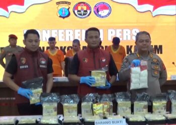 Ditresnarkoba Polda Kaltim aman 5 tersangka narkoba (Foto Ist)