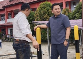 Komisi A DPRD Kota Bontang melakukan evaluasi terhadap pembangunan jembatan yang berada tepat di depan SMPN 7 Bontang (Foto Ayb)
