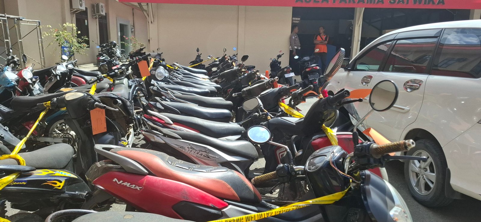 18 unit motor hasil curian kedua tersangka