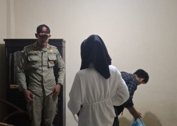Tim Razia Gabungan temukan pasangan suami istri di Hotel (Foto Ayb)