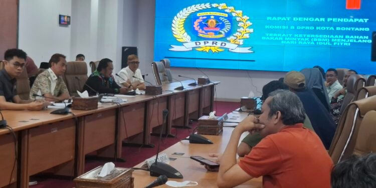 Rapat Dengar Pendapat terkait ketersediaan Bahan Bakar Minyak (BBM) menjelang Idulfitri 2025. (Ayb)