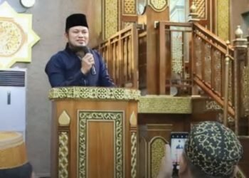Gubernur Rudy Mas’ud melaksanakan sholatSubuh berjamaah di Masjid Nurul Mukminin Pemprov Kaltim, Jalan Arjuna Samarinda, (Foto Adpimprovkaltim)