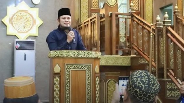 Gubernur Rudy Mas’ud melaksanakan sholatSubuh berjamaah di Masjid Nurul Mukminin Pemprov Kaltim, Jalan Arjuna Samarinda, (Foto Adpimprovkaltim)