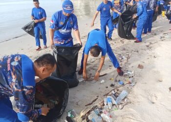 Satuan Polairud Polresta Balikpapan menggelar kegiatan bersih-bersih sampah di pantai (Ist)