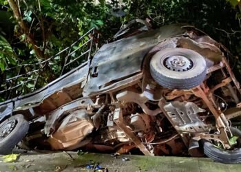 Sebuah mobil dengan nomor polisi KT 8473 DH mengalami kecelakaan tunggal di Jalan Nanas Y4 No. 18, BTN PKT, Bontang (Foto Ist)