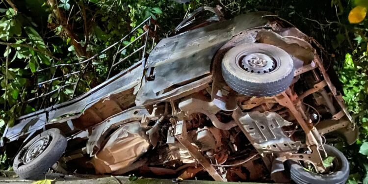 Sebuah mobil dengan nomor polisi KT 8473 DH mengalami kecelakaan tunggal di Jalan Nanas Y4 No. 18, BTN PKT, Bontang (Foto Ist)