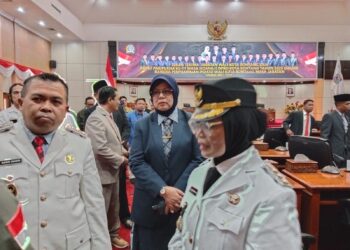 Wali Kota Bontang Neni Moerniaeni dan Wakil Wali Kota Bontang saat di wawancarai wartawan (Foto Ayb)