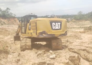 Alat aktivitas galian C atau pertambangan batuan yang diduga ilegal di Jalan Flores, Kelurahan Kanaan, Kota Bontang. (Ist)