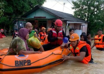 Tim SAR Selamatkan 7 Warga Terjebak Banjir di Balikpapan (Ist)