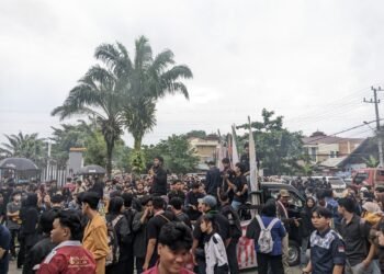 Mahasiswa Kalimantan Timur Kembali Geruduk Kantor DPRD Kaltim (Galang katakaltim)