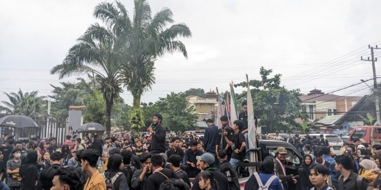Mahasiswa Kalimantan Timur Kembali Geruduk Kantor DPRD Kaltim (Galang katakaltim)