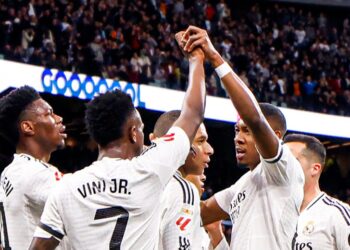 Tim Real Madrid rayakan kemenagan setelah Mbappe mencetak gol (realmadrid.com)