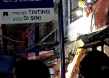 Damkar evakuasi korban kebakaran di Samarinda (Ist)