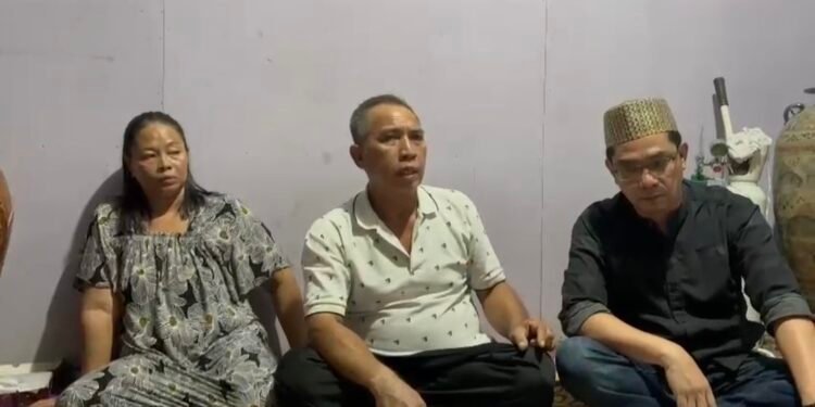 Konfirensi pers orang tua korban di dampingi kuasa hukum (Ist)