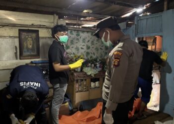 Penemuan mayat seorang pria di dalam rumahnya, di Keluarahan Bontang Kuala, Kota Bontang (Ist)