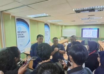 Manajer PT Kaltim Nitrate Indonesia saat diwawancarai awak media