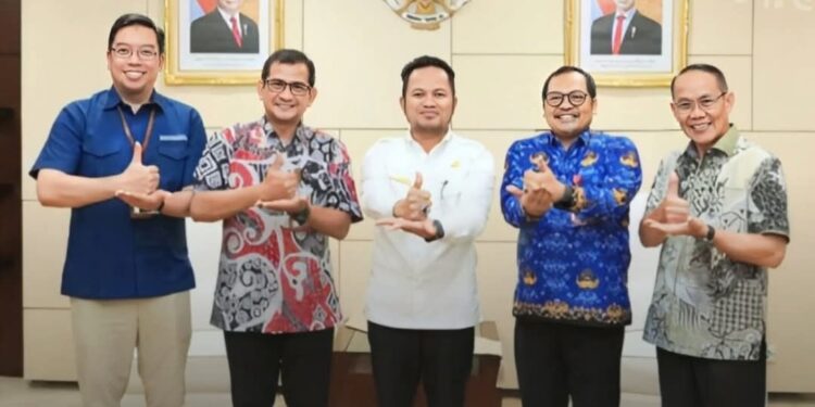 Gubernur Kaltim, Rudy Mas'ud (Harum), menerima kunjungan Deputi Direksi BPJS Kesehatan Wilayah VIII, Nuim Mubaraq, Kamis 17 April lalu. (Foto adpimprovkaltim)