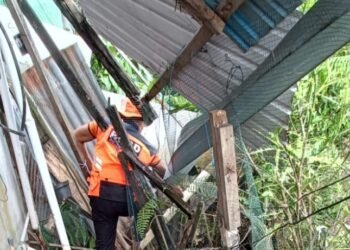 BPBD lakukan penanganan sementara rumah warga yang longsor. (Ist)