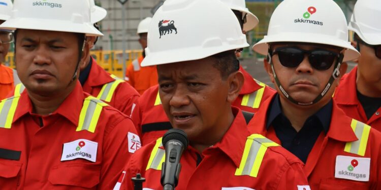 Menteri ESDM Bahlil Lahadalia didampingi Gubernur Kaltim Rudi Mas'ud saat mengunjungi Onshoer Receiving Facilities PT Eni Indonesia, Senipah, Kukar, Kaltim