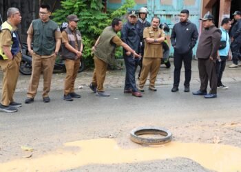 Komisi C DPRD Bontang Tinjau Jalan Rusak di Loktuan