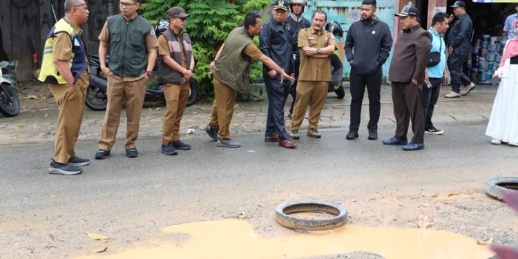 Komisi C DPRD Bontang Tinjau Jalan Rusak di Loktuan