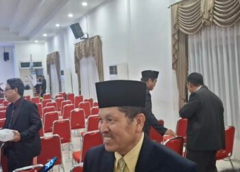 Pt Kepala Disdikbud Bontang, Saparuddin, saat diwawancarai awak media