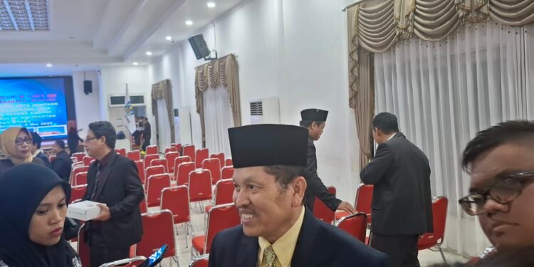 Pt Kepala Disdikbud Bontang, Saparuddin, saat diwawancarai awak media