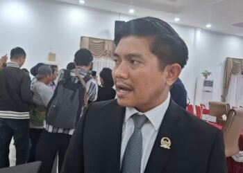 Ketua DPRD Bontang Andi Faiz Sofyan Hasdam saat diwawancarai usai rapat paripurna soal hibah lahan ke Bulong