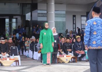 Wali Kota Bontang, Neni Moerniaeni, pimpin upacara peringatan Hari Pendidikan Nasional (Hardiknas) 2025