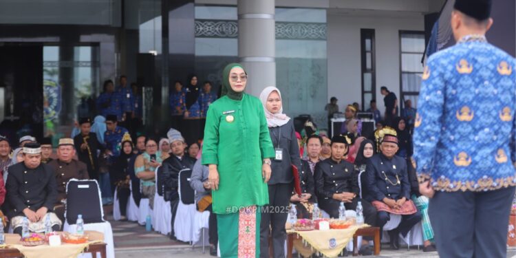 Wali Kota Bontang, Neni Moerniaeni, pimpin upacara peringatan Hari Pendidikan Nasional (Hardiknas) 2025