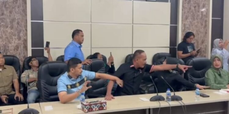 Ketegangan mewarnai Rapat Dengar Pendapat (RDP) antara DPRD Kota Balikpapan dan perwakilan PT Pertamina Patra Niaga Regional Kalimantan, Selasa 20 Mei 2025.