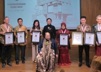 Ketua Umum JMSI Teguh Santosa Raih Rekor MURI ke-6 atas Karya Reunifikasi Korea