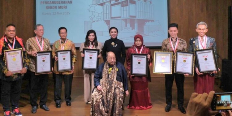 Ketua Umum JMSI Teguh Santosa Raih Rekor MURI ke-6 atas Karya Reunifikasi Korea