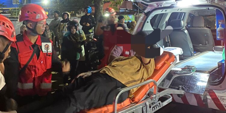 Salah satu korban alami sesak napas saat asap tebal kepung Dispopar Bontang