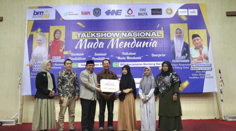Bantuan diserahkan langsung oleh Wakil Wali Kota Bontang, Agus Haris, bersama Direktur LAZ BMBU, Isro Umarghani.