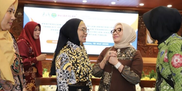 Wali Kota Bontang, Neni Moerniaeni, bertemu langsung dengan Menteri Pemberdayaan Perempuan dan Perlindungan Anak Republik Indonesia (PPPA), Arifatul Choiri Fauzi,